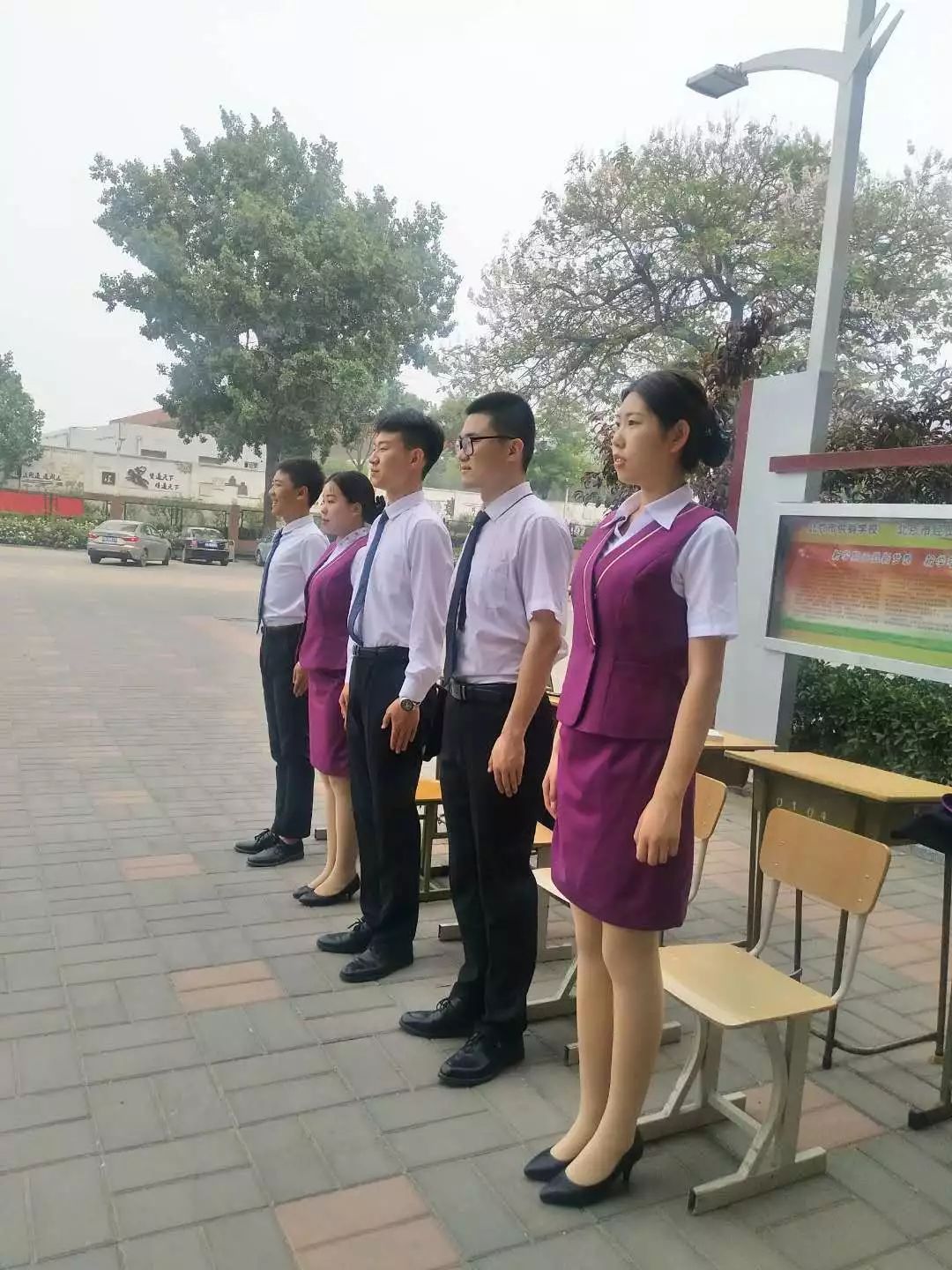 学校礼仪队 行为的榜样，颜值的担当，餐厅服务的典范